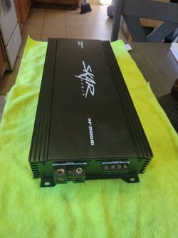 UN AMPLIFIER SKAR AUDIO