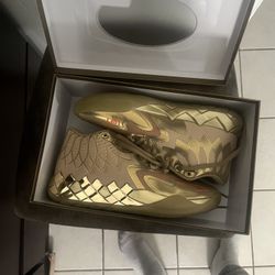 Solid Gold Melo Pumas 