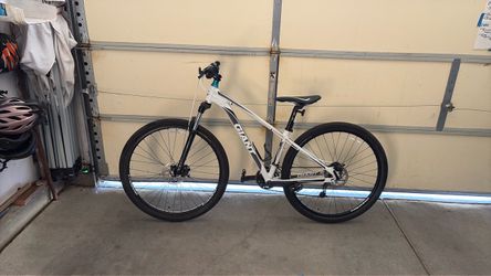 Giant Talon Mountain Bike