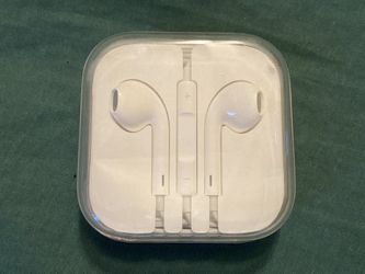 $15 Apple Wired EarPods with 3.5mm Plug, Remote and Mic