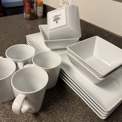 16 Pieces Dinnerware Sets ! 