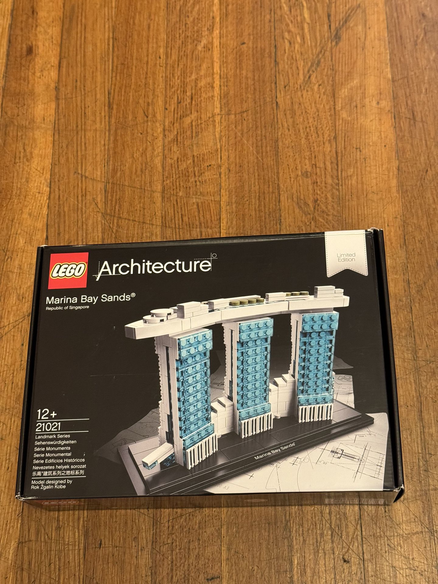 Lego Architecture Marina Bay Sands Republic of Singapore (21021) Limited Edition Brand new