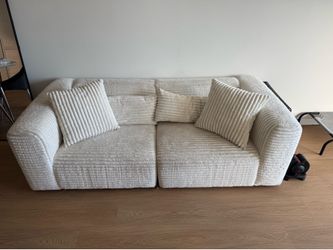 Sofa Couch loveseat fluffy cableswynd