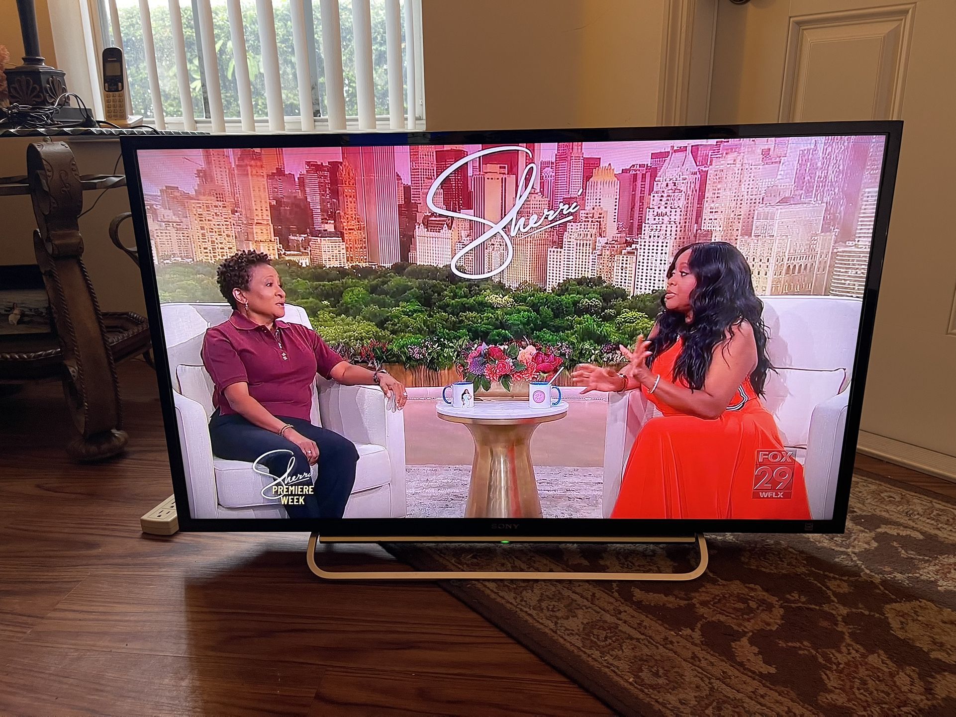 Sony 40” TV (NOT SMART) With Universal Remote Control. $50 Firm On Price