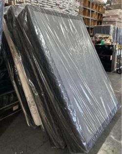 Queen box spring new