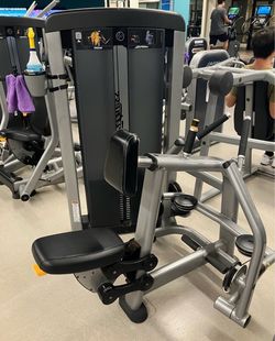 LIFE FITNESS INSIGNIA ROW MACHINE!! READY FOR PICKUP OR DELIVERY!!