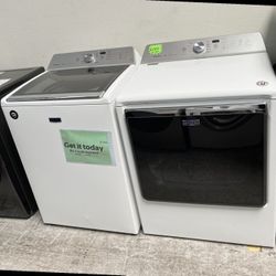 COLOR WHITE MAYTAG BRAVOS XL TOP LOAD WASHER DRYER SET  WKAE