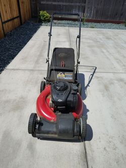 Self propelled gas lawnmower