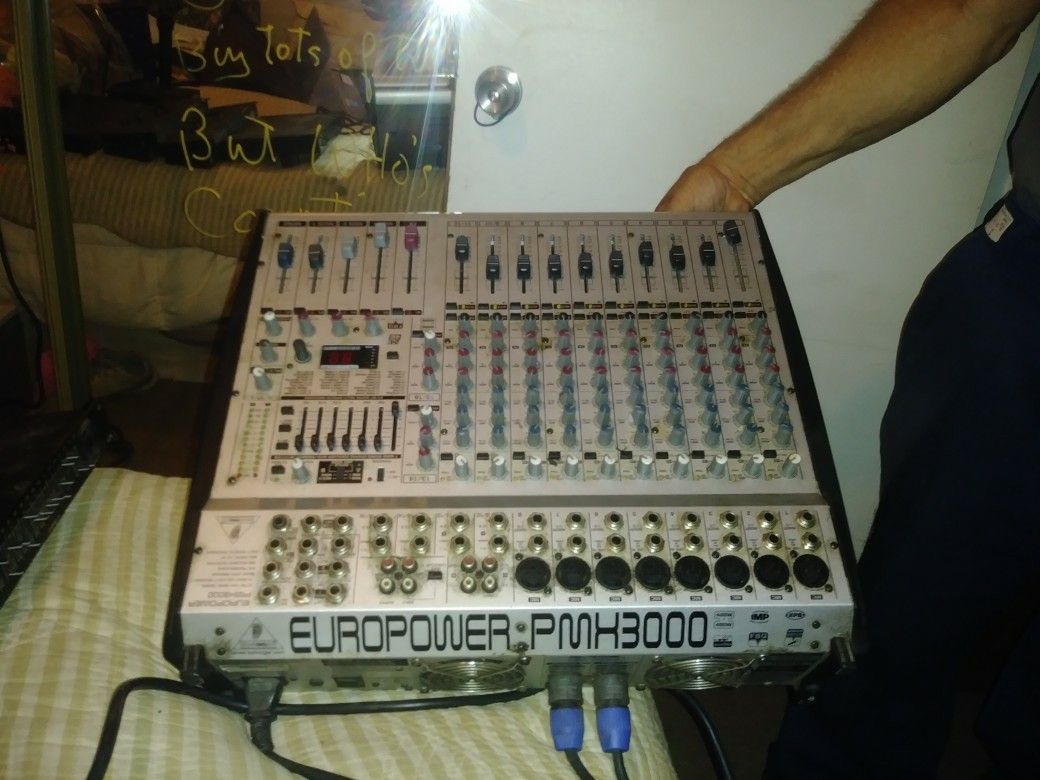 Behringer Europower PMH 3000 Power Mixer