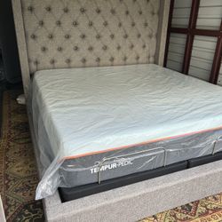 Beautiful new complete set King Tempurpedic LuxeBreeze PureCool Max mattress + adjustable base with MASSAGE FEATURES + bed frame!