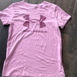 Ladies size small Under Armour shirt e 