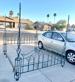 Gorgeous Welded wrought Iron King Size 4 Post Bed Frame