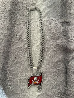 Tampa bay Buccaneers Necklace and charm 20$