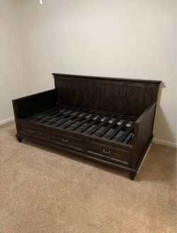 Twin Wood Daybed With 3-Drawer Storage
