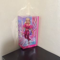 Barbie Deluxe Style Fashion Doll Glam Outfit & Accessories