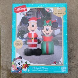 Disney's Mickey & Minnie Airblown Inflatable 