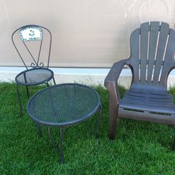 Outdoor Table 23" Diameter 17" Tall 2 Chair Set 