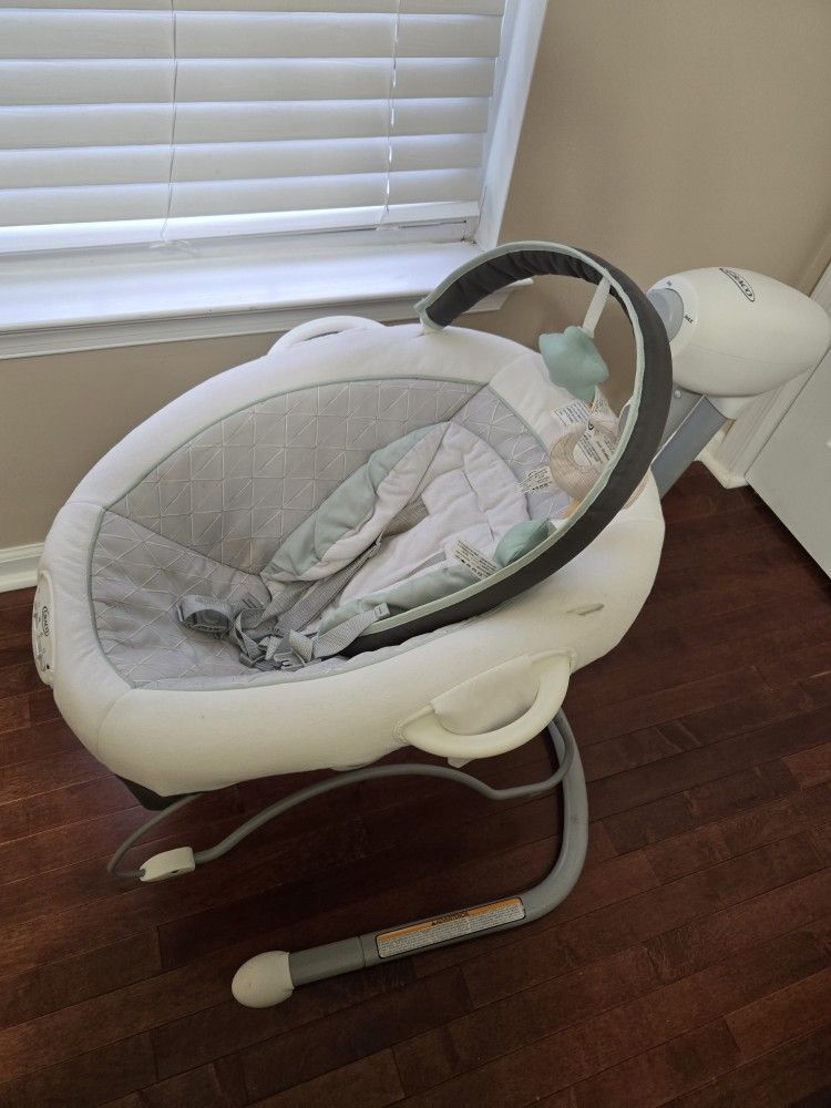 Graco Soothe ’n Sway LX Portable Baby Swing and Baby Bouncer