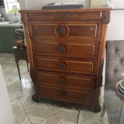 Dresser