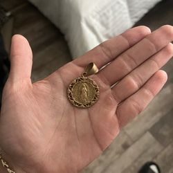 Virgin Mary Gold Pendent 18k 