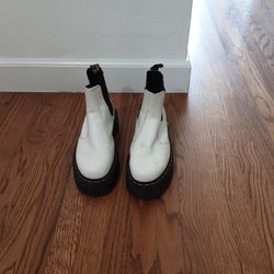 Dr. Martens Chelsea Boots