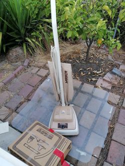 Like new EUREKA VACUUM BAGGED VACUUM FULL ATTACHMENTS