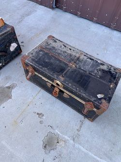Steamer trunk