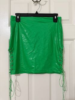 FAUX LEATHER SKIRT SIZE MEDIUM
