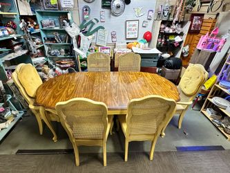 Clearance   $199.94 Vintage Bassett French Provincial Dining Set.