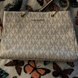 White Micheal Kors Purse 