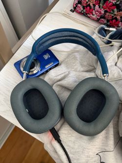 Apple AirPods Max first gen