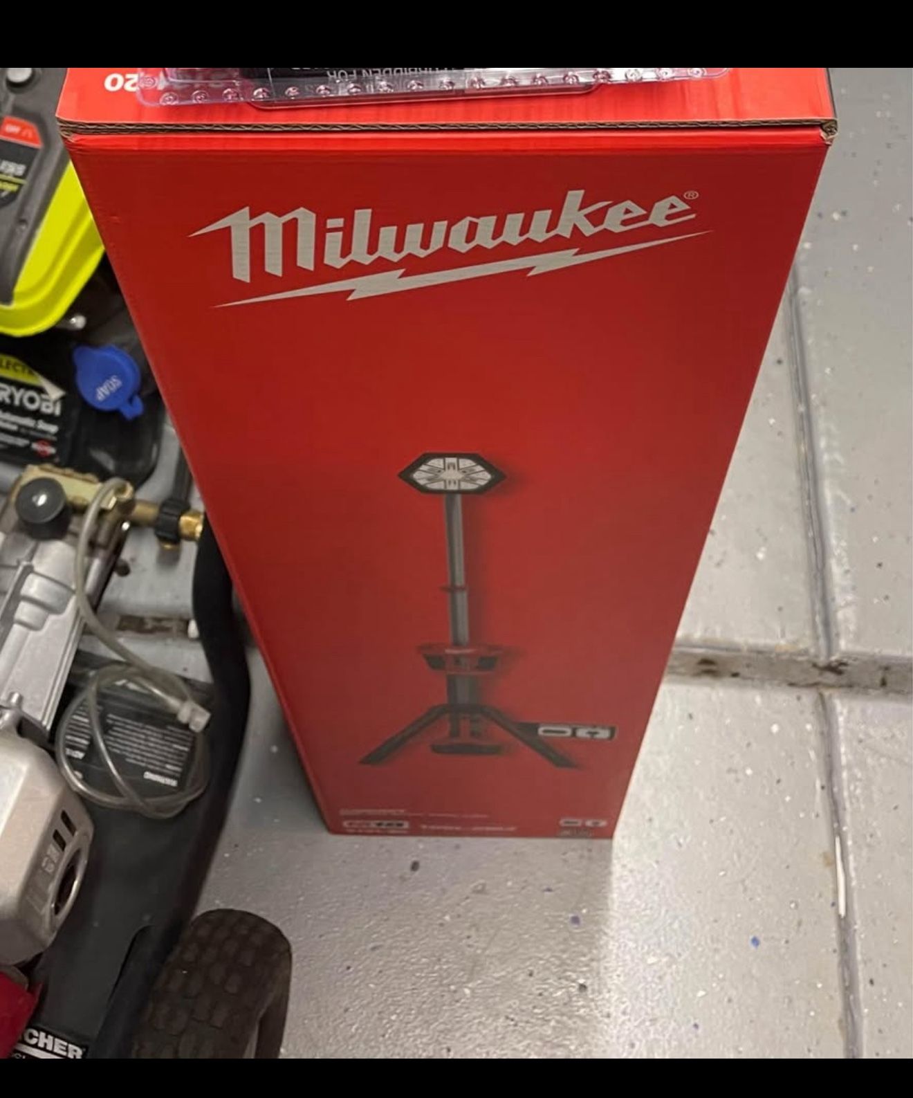 Milwaukee M18 Rocket Light