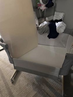 Bassinet With Mattress And Bed Sheets
