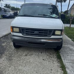 2001 Ford E-250