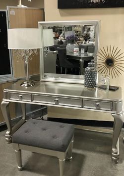 Coralayne Silver Vanity Set with Stool / Bedroom furniture
