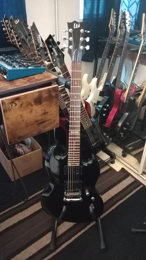 ESP LTD Viper-50 - Black Super MINT!!