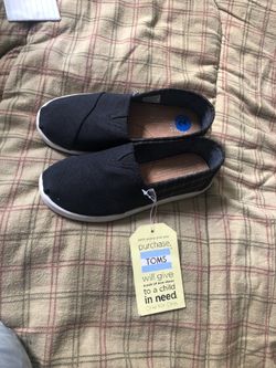 Boys Toms size 2.5