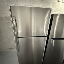 Frigidaire Refrigerator Top Freezer ( Refrigeradores )