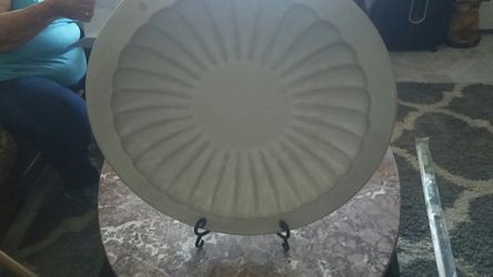 Platon de adorno para su sala o donde usted quiera ponerlo mide 20 pulgadas. Por $ 25.00