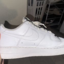Air Force 1 Nike Air Force 1 ’07 Size 9.5 Men’s Good condition 