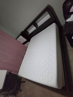 Queen Bedroom Furniture Set Beautiful Asking Only - $560 OBO