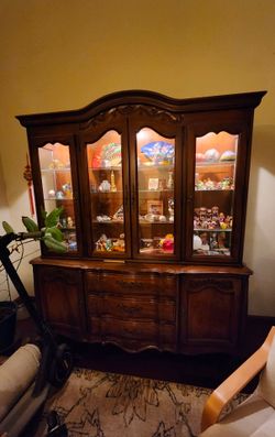 Hutch / Display cabinet