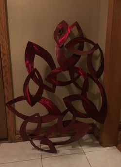 Red oblong circle metal decoration