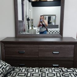 Mirror And Dresser 