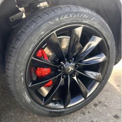 20” TESLA Replicas Rims & Tires Package
Black Finish
Fits Tesla Model Y