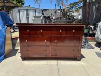 Dresser