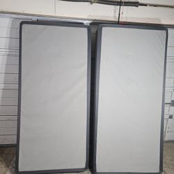 King Size Box Spring, Good Conditions 👍 