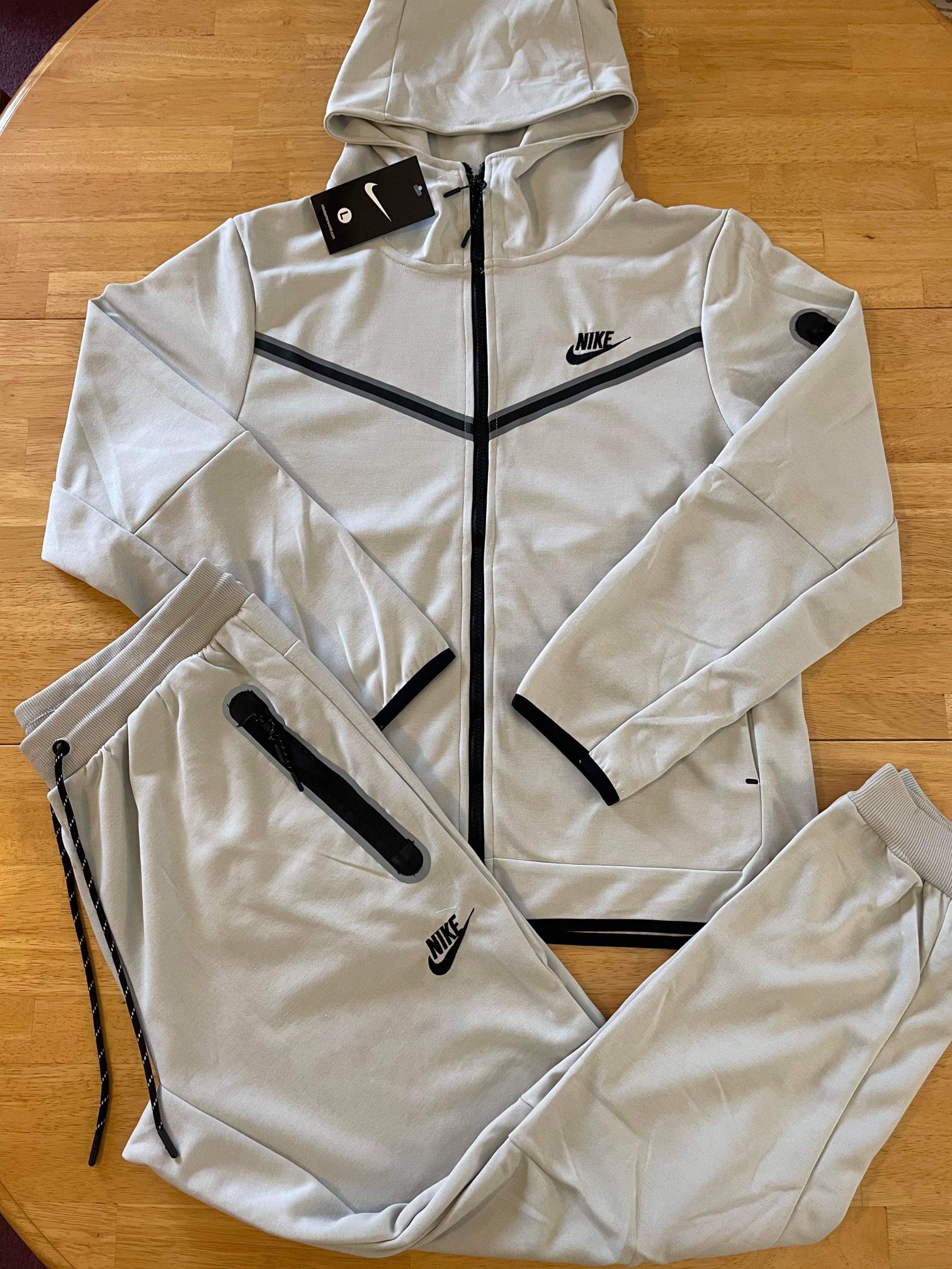 Mens Nike sweatsuits sizes m and L $70 each hmu 🔥💯✅