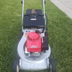 Honda Hr214 commercial lawn mower like new condition