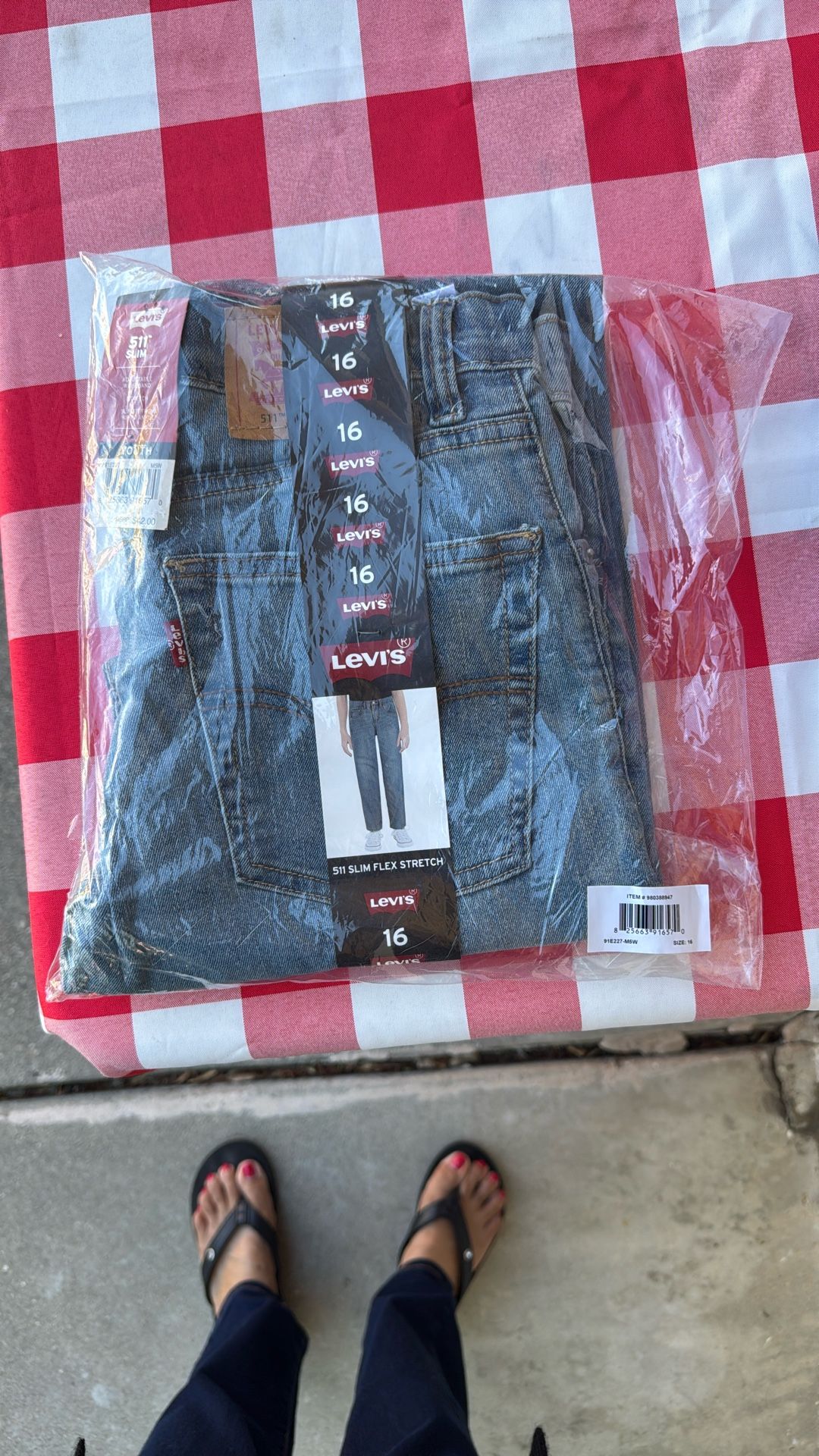 New Youth Levi’s Size 16 (28x30) 511